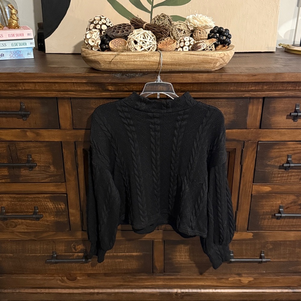 New In Sz Small Black crop Cable Knit Sweater